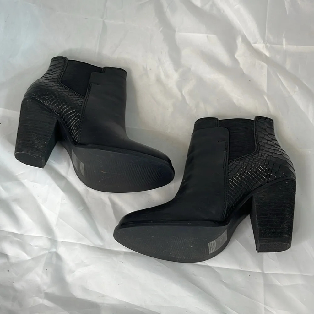 ALDO Western Snake Pattern Ankle Boots Black Genuine Leather Pull-On Size 6 - Picture 4 of 11